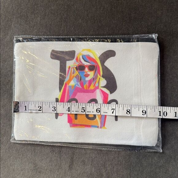Taylor Swift 1989 Swiftie Gift Bundle Cosmetic Bag 1989 Necklace and Tote NEW - Picture 5 of 9